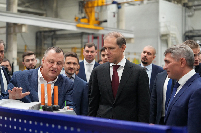 Денис Мантуров посетил завод «Сеспель»