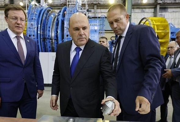Председатель Правительства Михаил Мишустин ознакомился с работой сварочного комплекса, произведенного на ЗАО «Чебоксарское предприятие «Сеспель», в рамках посещения Ракетно-космического центра «Прогресс» в Самаре.