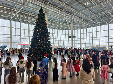 Ежегодная 6-ая праздничная ёлка на заводе «Сеспель» для детей Моргаушского района и сотрудников предприятия